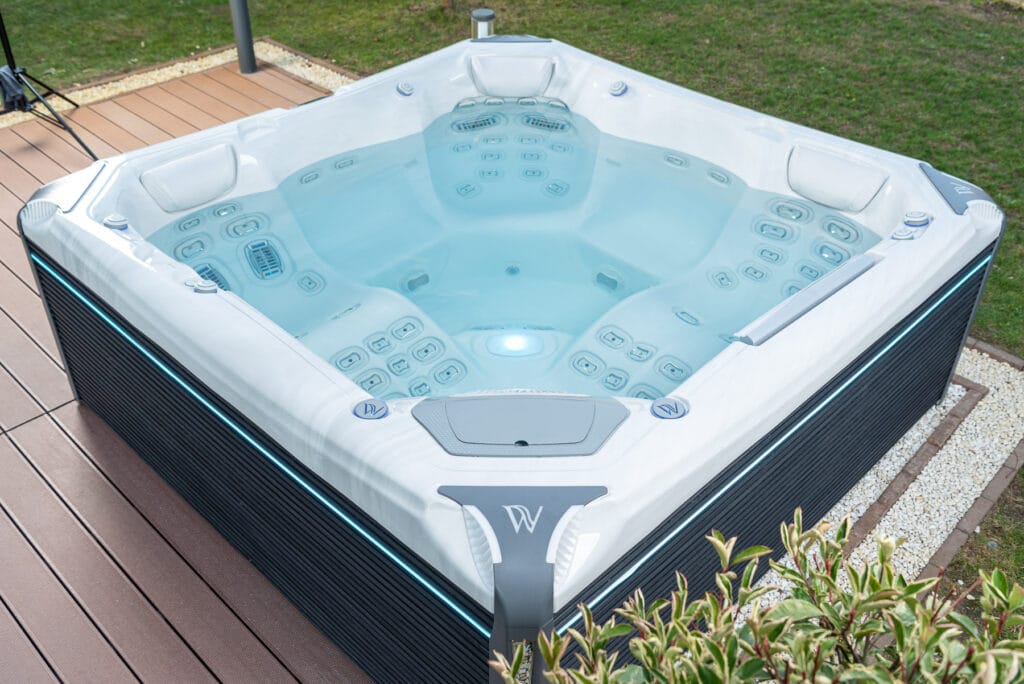 Hot tub water change – frequency and reasons 1 Wellis Jakuzzi masodik 198